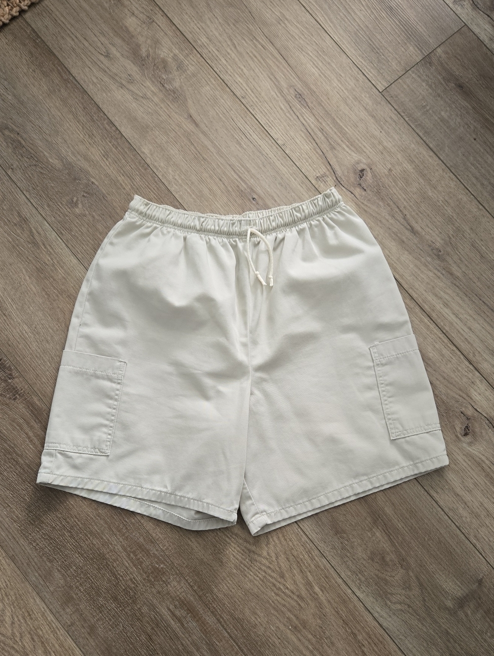 Retro 90's  Casual Drawstring Cargo Shorts in Off-White Cotton Resortwear